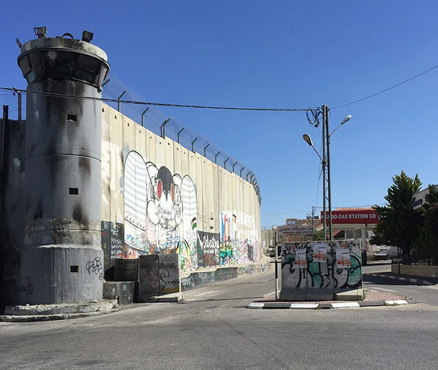 Die Grenze zwischen Israel und Palästina von Palästina aus gesehen.